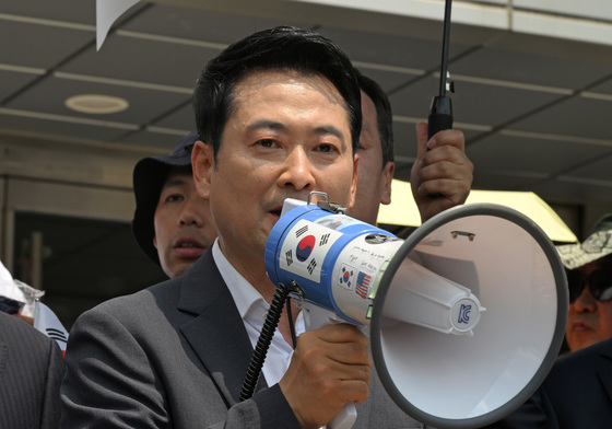 장동혁, 잠실 개표소 현장 방문
