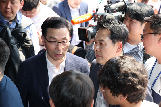 진입 막힌 장동혁 대표와 대한체육회 직원들