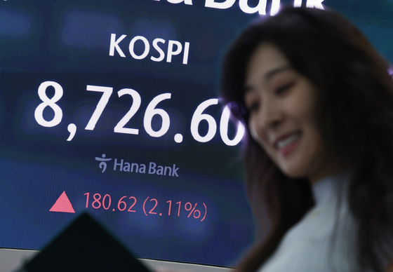 외국인 사흘간 4.8조 순매수…AI 밸류체인주 다시 샀다