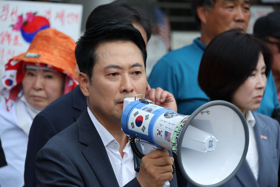 핸드볼경기장 진입 결정 알리는 장동혁 대표