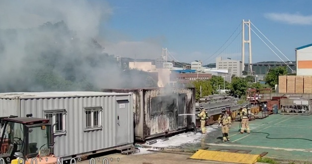 울산 남구 선박 구성품 제조공장서 화재…20여분만에 진화