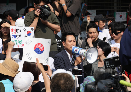 핸드볼경기장서 발언하는 장동혁 대표
