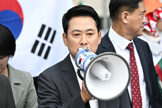 핸드볼경기장 진입 결정 알리는 장동혁 대표