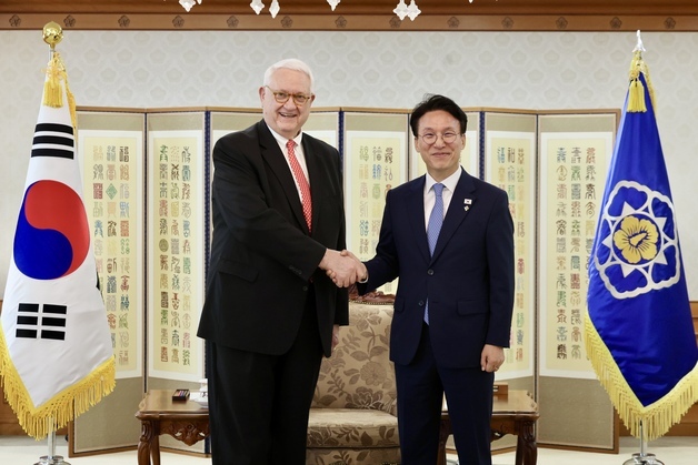 金총리, 존 햄리 CSIS 명예소장 접견…"한미동맹 발전 기여해달라"
