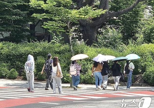 [오늘의 날씨]전북(17일, 수)…낮 최고 29~31도, 오전에 소나기