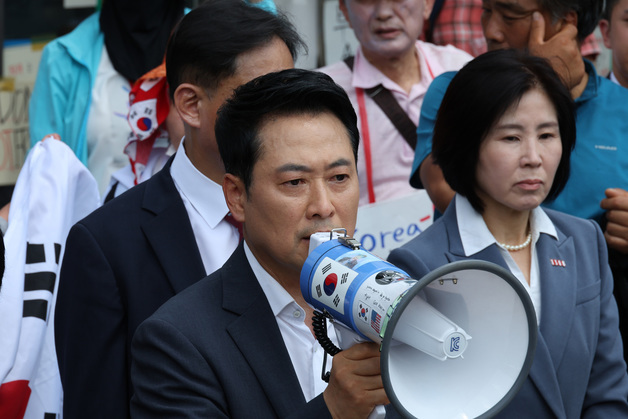 핸드볼경기장 진입 결정 알리는 장동혁 대표