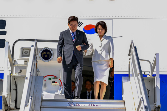 제네바 공항 도착한 이재명 대통령