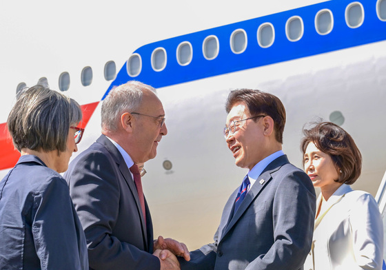 제네바 공항 도착한 이재명 대통령