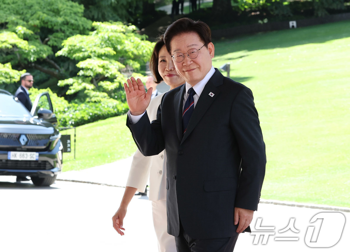 (에비앙(프랑스)=뉴스1) 허경 기자 = 이재명 대통령이 16일(현지시간) 프랑스 에비앙레뱅에서 열린 주요7개국(G7) 정상회의 행사장에 도착하고 있다. 2026.6.16/뉴스1