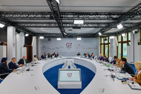 우크라로 눈 돌린 G7, 러 압박…트럼프 "원유 제재 재개 가능"
