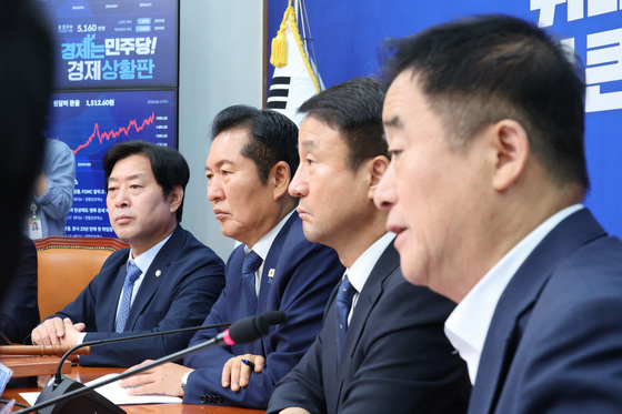 강득구 모두발언 듣는 정청래 대표