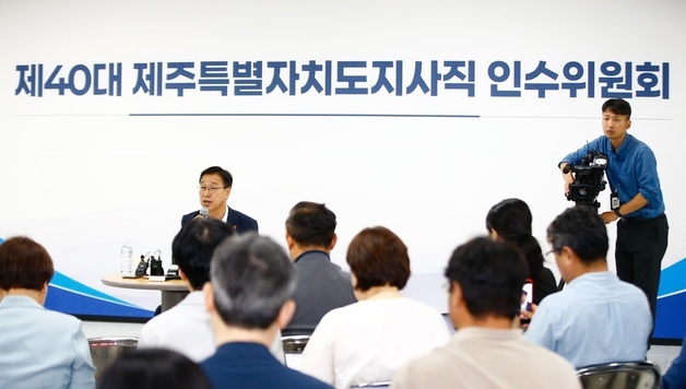 기자간담회 중인 위성곤 제주지사 당선인