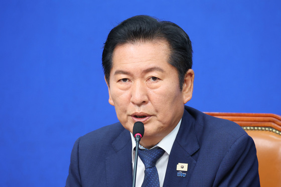 정청래 몸 낮추면서도 당권 '마이웨이'…친명계는 부글