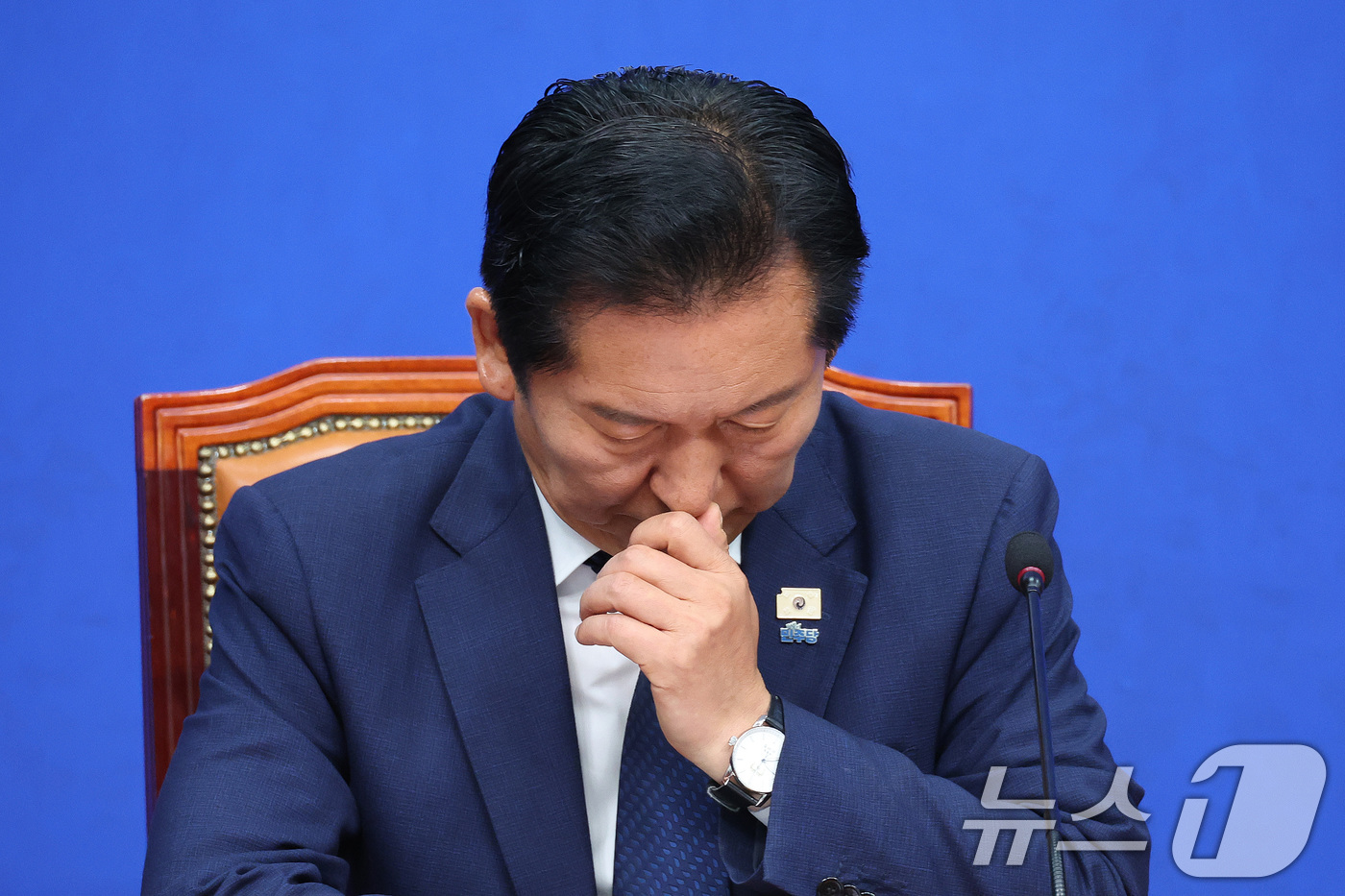 (서울=뉴스1) 신웅수 기자 = 정청래 더불어민주당 대표가 17일 서울 여의도 국회에서 열린 최고위원회의에서 생각에 잠겨 있다. 2026.6.17/뉴스1