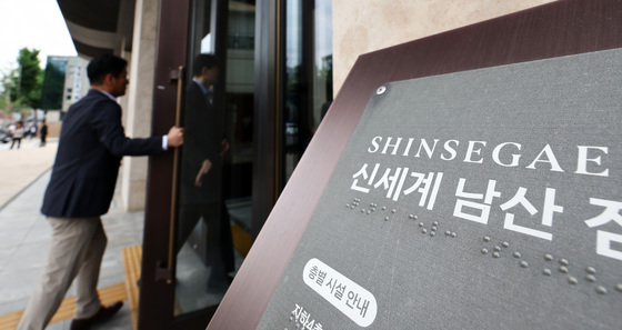 "5·18 왜곡은 대한민국 정체성 훼손"…스타벅스 역사 인식 교육 살펴보니