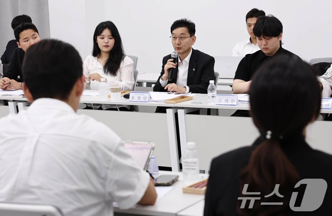 (서울=뉴스1) 구윤성 기자 = 윤창렬 국무조정실장이 17일 서울 용산구 서울비즈센터에서 열린 국민참정권 침해 관련 청년·전문가 토론회에서 모두발언을 하고 있다.  2026.6.1 …