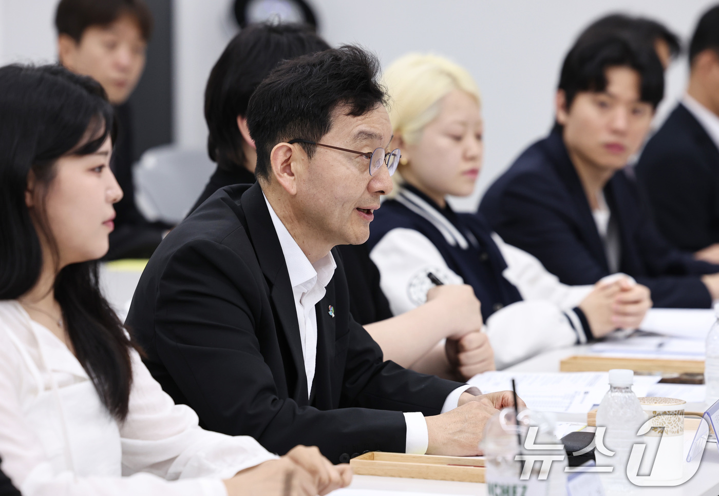 (서울=뉴스1) 구윤성 기자 = 윤창렬 국무조정실장이 17일 서울 용산구 서울비즈센터에서 열린 국민참정권 침해 관련 청년·전문가 토론회에서 모두발언을 하고 있다.  2026.6.1 …