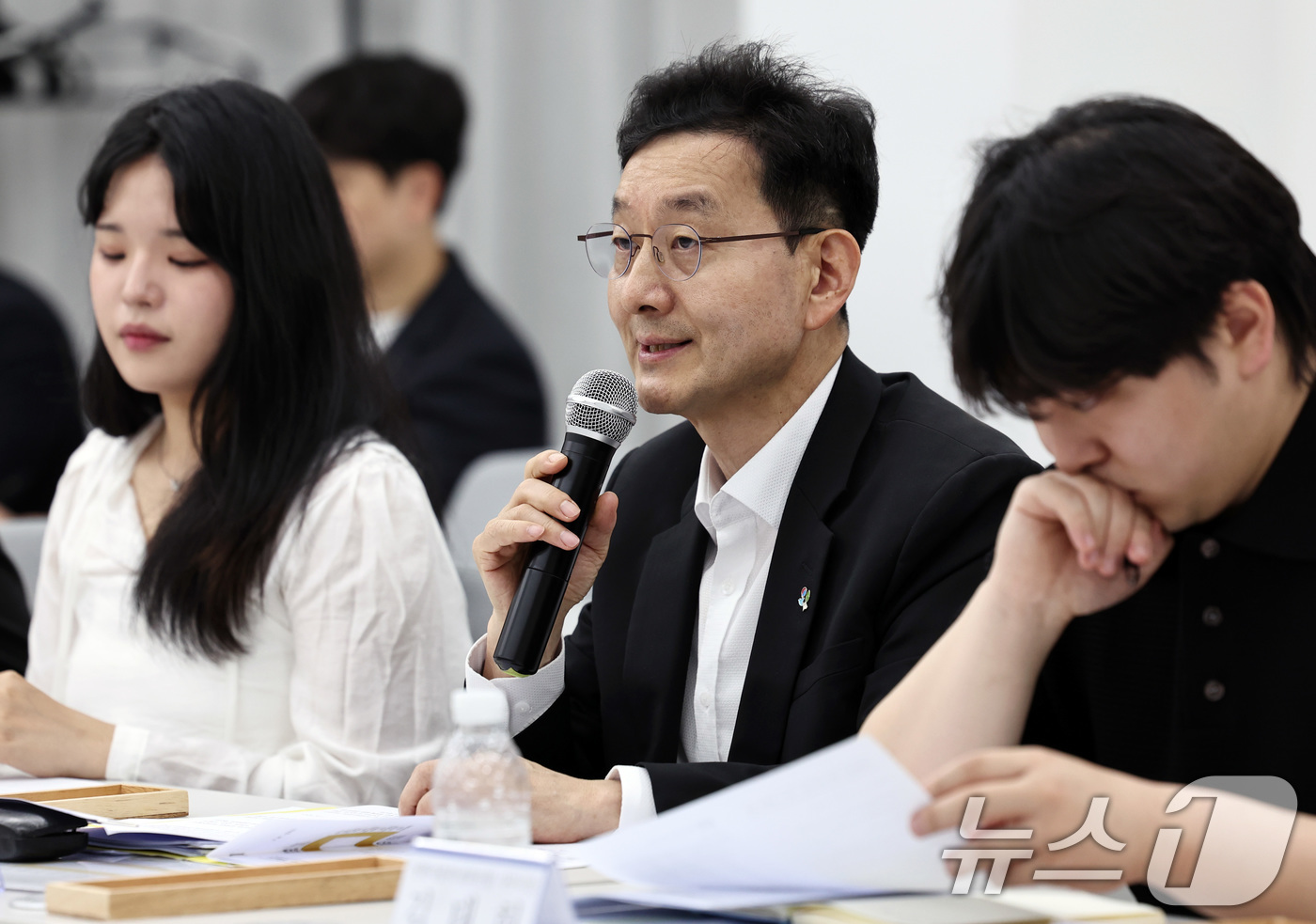 (서울=뉴스1) 구윤성 기자 = 윤창렬 국무조정실장이 17일 서울 용산구 서울비즈센터에서 열린 국민참정권 침해 관련 청년·전문가 토론회에서 모두발언을 하고 있다.  2026.6.1 …