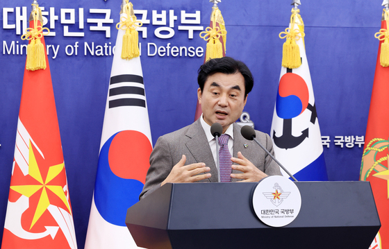 군사시설 규제개선 정책 발표하는 안규백 장관