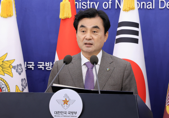 군사시설 규제개선 정책 발표하는 안규백 장관