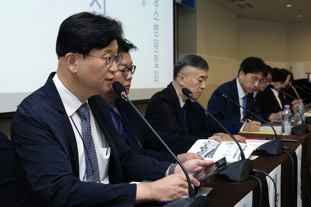 토론 발언하는 박진식 부회장