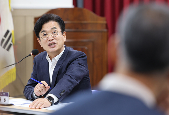 질문에 답변하는 허태정