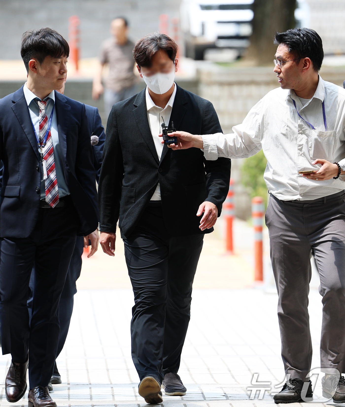 (서울=뉴스1) 오대일 기자 = 신천지 신도들을 국민의힘 당원으로 집단 가입시킨 혐의를 받는 고동안 전 신천지 총회 총무가 17일 오후 서울 서초구 서울중앙지방법원에서 열린 구속 …