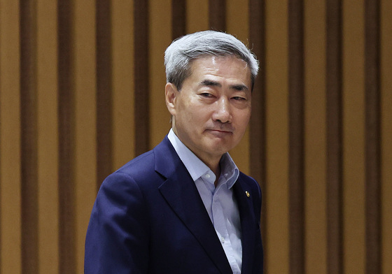 물가안정 운영상황 설명회 참석하는 신현송 한은 총재