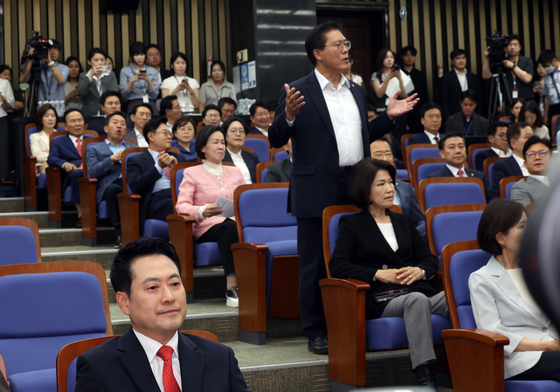 의총 공개 요구…장동혁 대표는 '난감'
