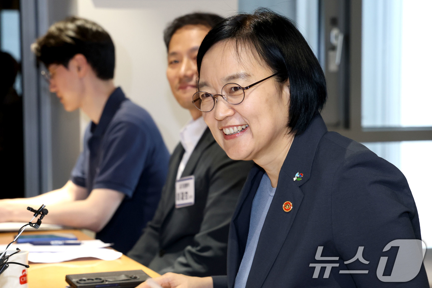 (서울=뉴스1) 이광호 기자 = 한성숙 국무총리 후보자가 17일 오후 서울 종로구의 한 카페에서 가진 데이터 기반 AI행정을 위한 실무공직자 간담회에서 발언하고 있다. 2026.6 …
