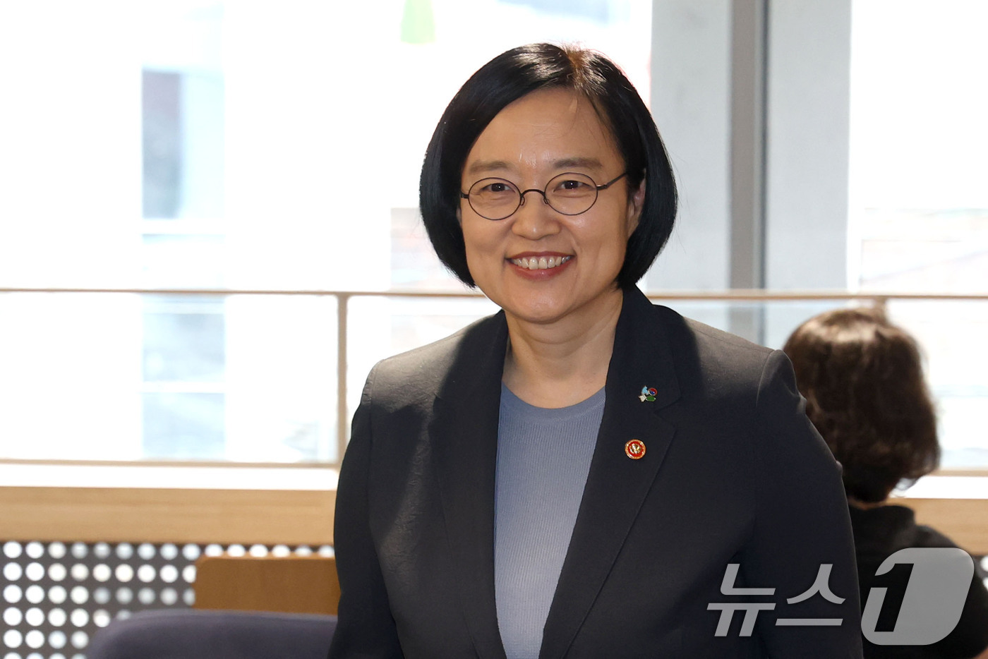(서울=뉴스1) 이광호 기자 = 한성숙 국무총리 후보자가 17일 오후 서울 종로구의 한 카페에서 열린 데이터 기반 AI행정을 위한 실무공직자 간담회에 참석하고 있다.  2026.6 …