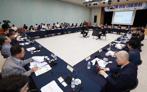 3시간 훌쩍 넘긴 포용금융 현장 대토론회…李 대통령 리트윗