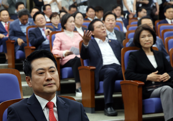 의총 공개 발언 요구…장동혁 대표 '난감'
