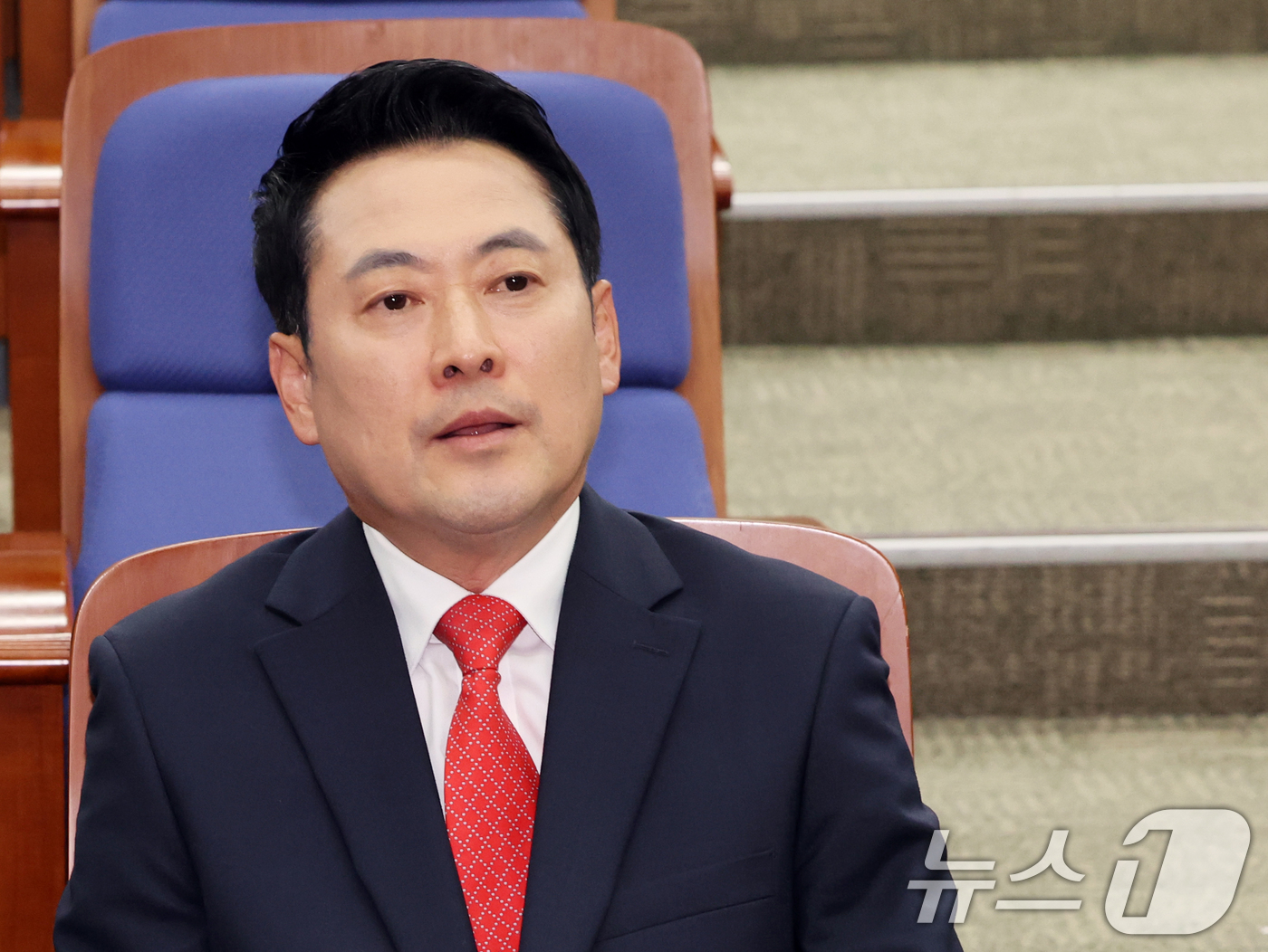 (서울=뉴스1) 황기선 기자 = 장동혁 국민의힘 대표가 17일 오후 서울 여의도 국회에서 열린 긴급 의원총회에서 생각에 잠겨 있다. 2026.6.17/뉴스1