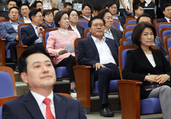 국힘, 의총서 서울 등 7곳 선거소청키로 잠정 결론…장동혁 사퇴론 '분출'
