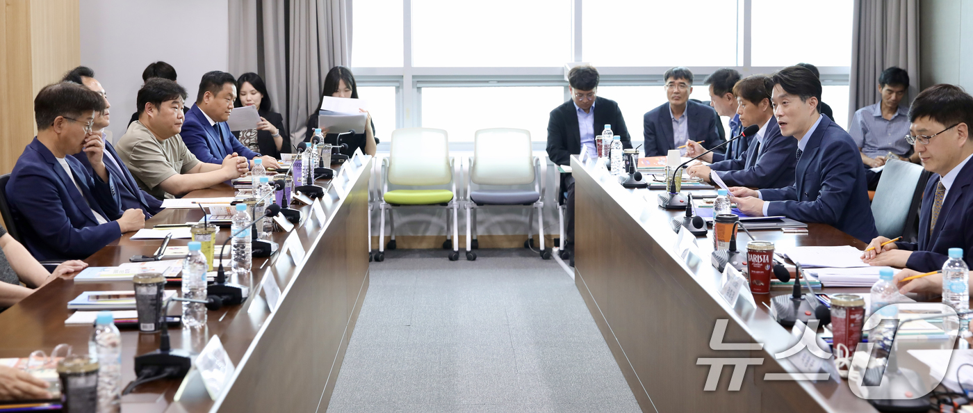 (서울=뉴스1) = 노용석 중소벤처기업부 1차관이 17일 경기도 성남시 판교창업존에서 열린 ‘재도전 걸림돌 발굴 현장 간담회’에서 인사말을 하고 있다.  (중소벤처기업부 제공. 재 …