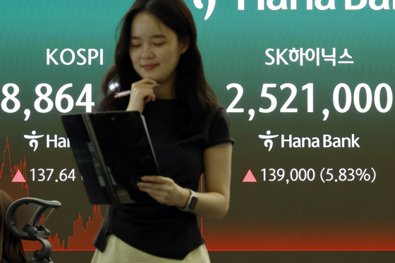 고공행진 SK하이닉스에 8860선 올라선 코스피