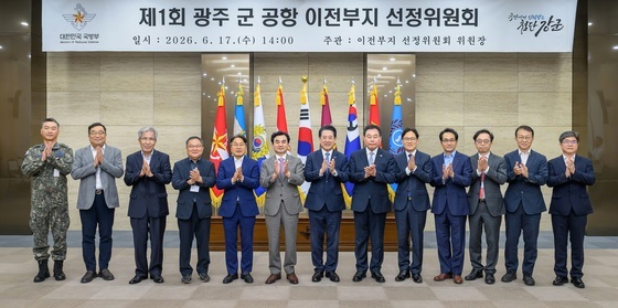李 대통령, 광주 군공항 기능 분산 지시…호남 반도체 클러스터 속도전