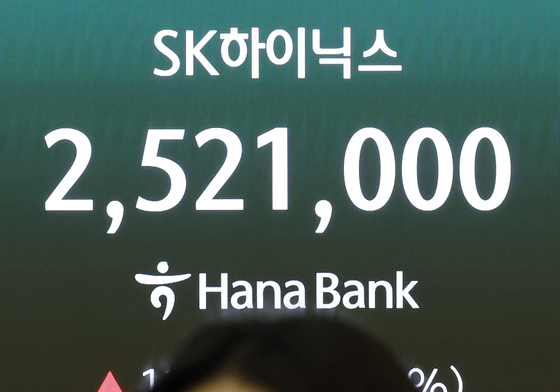 SK하이닉스 고공행진에 미소 '활짝'