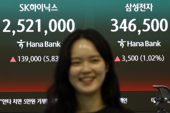 반도체 전성시대 만난 SK-삼성, 주가도 고공행진 중