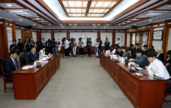 투표용지 부족 사태, 마주 앚은 중앙선관위와 전국 대학 총학