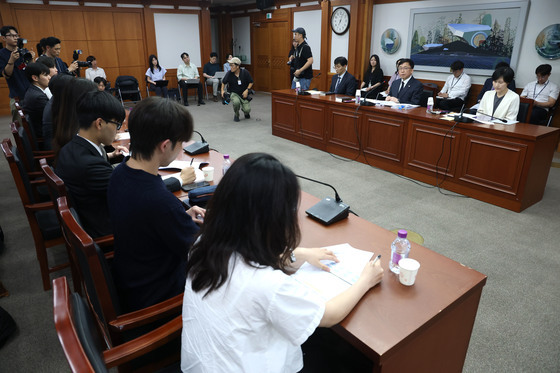 중앙선관위, 투표 용지 부족 사태 관련 대학생들과 면담