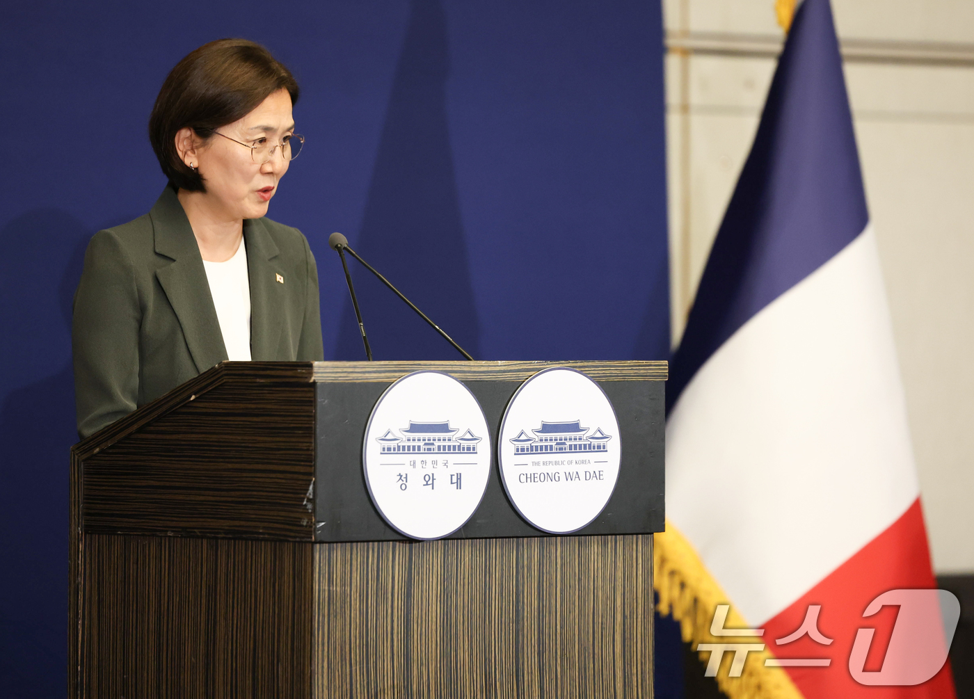 (제네바(스위스)=뉴스1) 허경 기자 = 오현주 국가안보실 3차장이 17일(현지시간) 스위스 제네바 한 호텔에 마련된 대한민국 프레스센터에서 G7 정상회의 결과 관련 브리핑을 하고 …