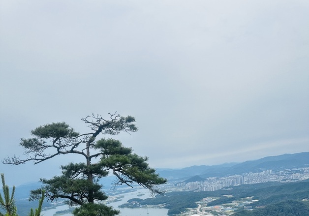 [오늘의 날씨] 경기(18일, 목)…미세먼지 없이 맑음, 한낮 32도 폭염