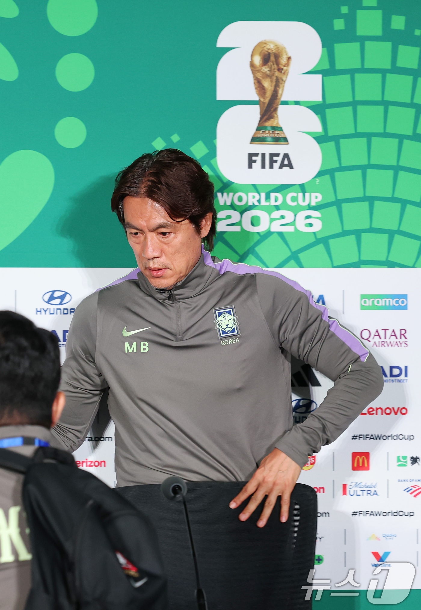 (과달라하라(멕시코)=뉴스1) 임세영 기자 = 홍명보 대한민국 축구국가대표팀 감독이 17일(현지시간) 멕시코 과달라하라 스타디움에서 열린 대한민국 축구대표팀 공식 기자회견에 참석하 …