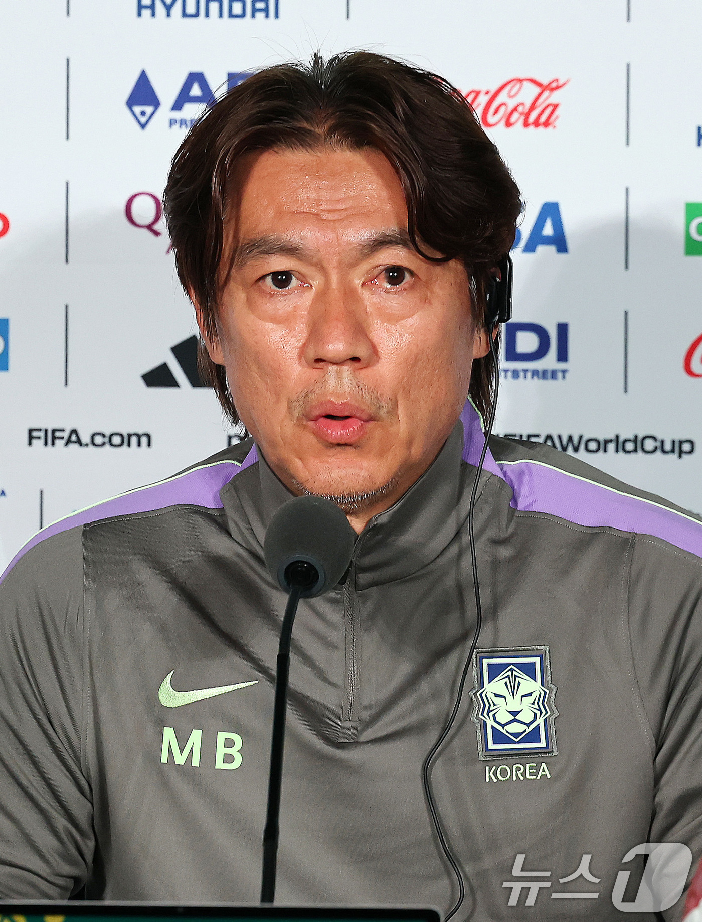 (과달라하라(멕시코)=뉴스1) 임세영 기자 = 홍명보 대한민국 축구국가대표팀 감독이 17일(현지시간) 멕시코 과달라하라 스타디움에서 열린 대한민국 축구대표팀 공식 기자회견에서 취재 …