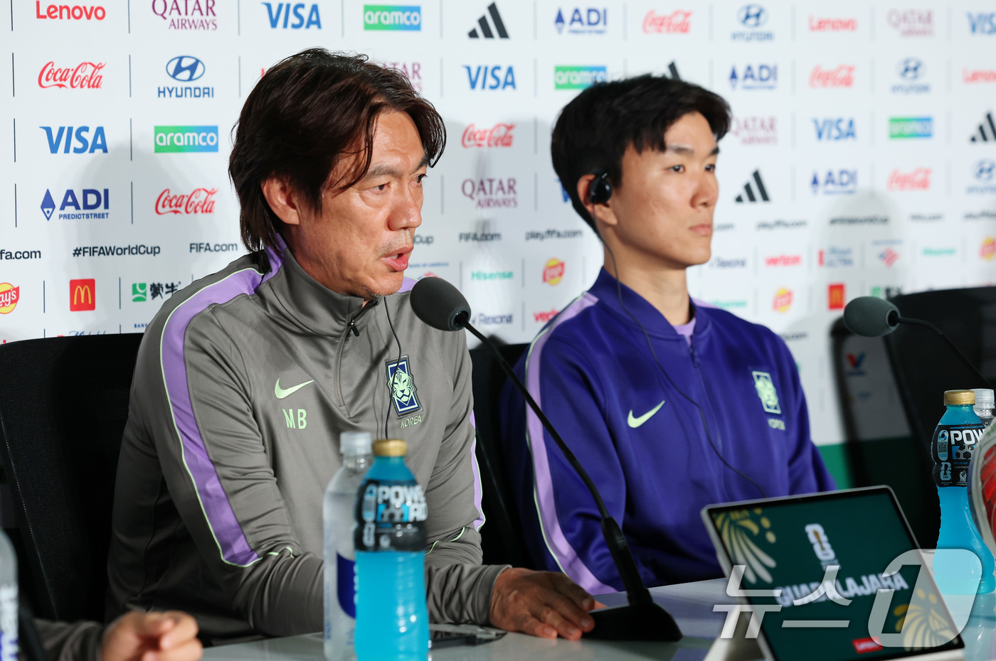 (과달라하라(멕시코)=뉴스1) 임세영 기자 = 홍명보 대한민국 축구국가대표팀 감독이 17일(현지시간) 멕시코 과달라하라 스타디움에서 열린 대한민국 축구대표팀 공식 기자회견에서 취재 …
