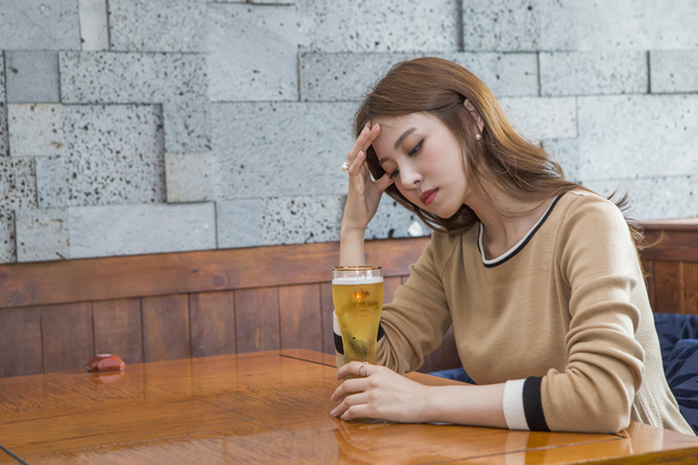 '사이버 룸살롱' 등장  30대 배우 무전취식, 음주 입건…"돈 내는 거 깜빡"