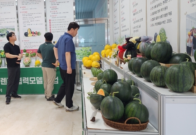 진천군, 중소형 수박 통합브랜드 '소과담' 전시회 성료