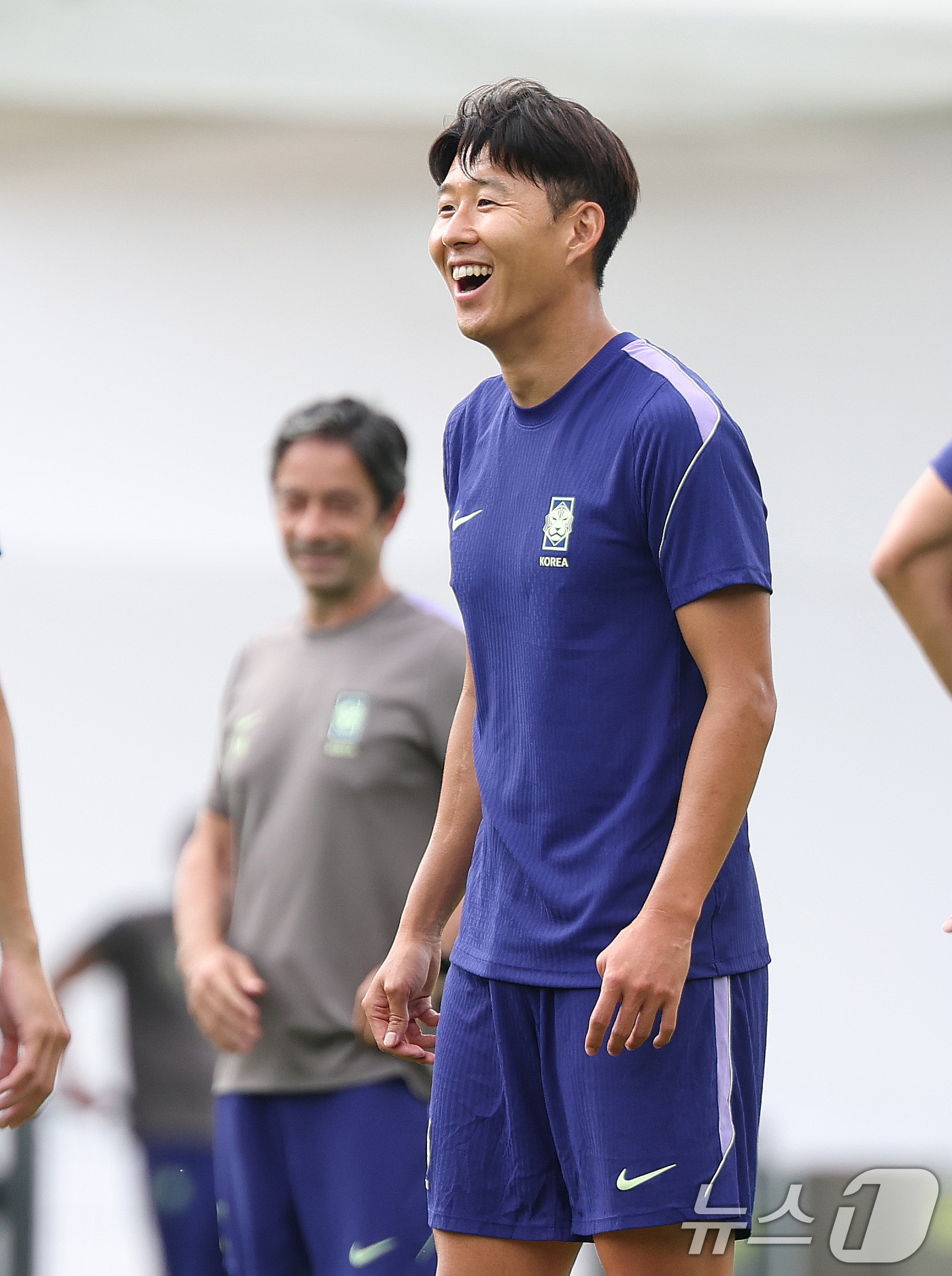 (과달라하라(멕시코)=뉴스1) 박지혜 기자 = 한국 축구 국가대표팀 주장 손흥민이 멕시코와의 월드컵 조별리그 2차전을 하루 앞둔 17일(현지시간) 멕시코 과달라하라 인근 사포판 치 …